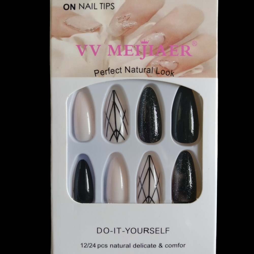 B2G1F 24 pcs. Black And White French Almond Press On Nails - Picture 3 of 3
